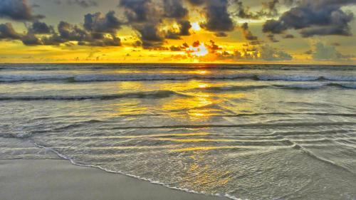 1 Bed Sea View Apartment Close To Beach - A32