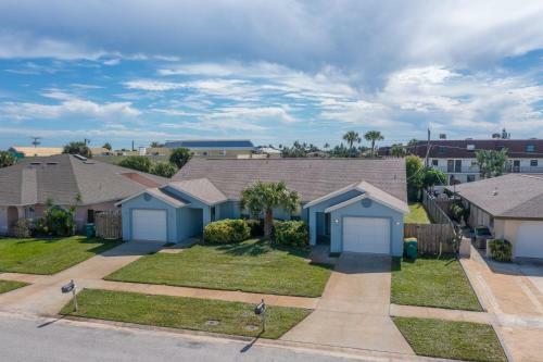 Beachside Getaway - Two Unit Duplex - Pool & Patio