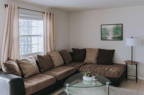 2 Mi To Beach Modern 4 Bedroom Tropical Escape