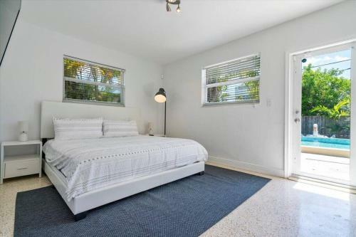 Villa Paradise Beach Home 3 Bed 3 Bath W/ Private Pool
