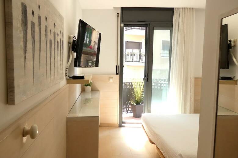 Hostal House