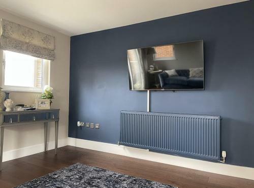 Olive House- 4 Bedroom Property On The Harbour!