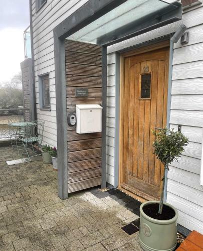 Olive House- 4 Bedroom Property On The Harbour!
