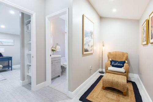 *new* The Palm Garden - Bright, Tropical Retreat!