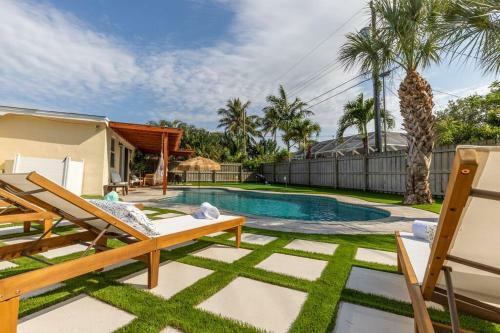 *new* The Palm Garden - Bright, Tropical Retreat!