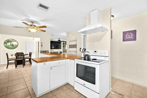 Seven Bedroom Home And Private Studio