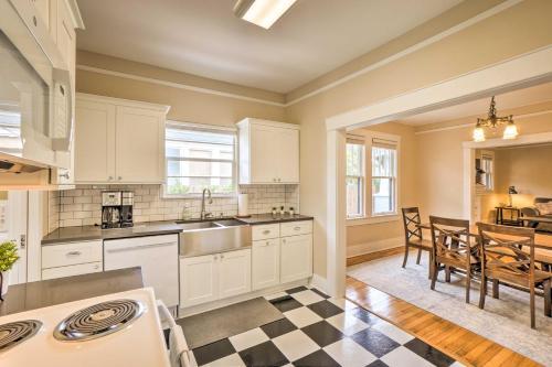 Renovated Bayshore Bungalow With Backyard Patio