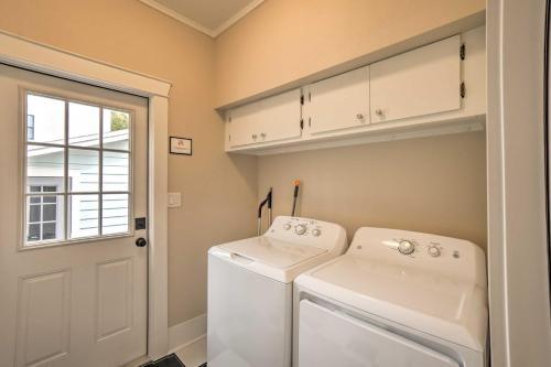 Renovated Bayshore Bungalow With Backyard Patio