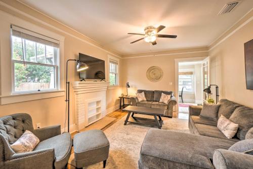 Renovated Bayshore Bungalow With Backyard Patio
