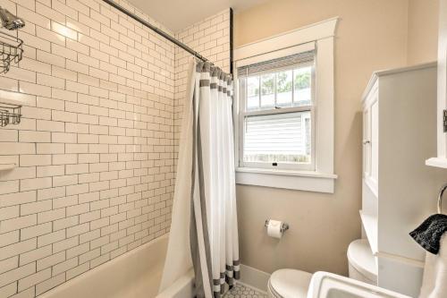 Renovated Bayshore Bungalow With Backyard Patio