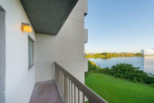 Apartamento Deluxe Studio W/ Lakeview - Free Parking/pool