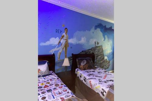 Cozy Comfortable Star-wars Family House W Private Heated Pool