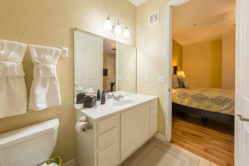 Vc6-106 3 Bedroom Great Location Lakeview