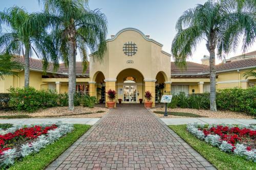 Vc6-106 3 Bedroom Great Location Lakeview