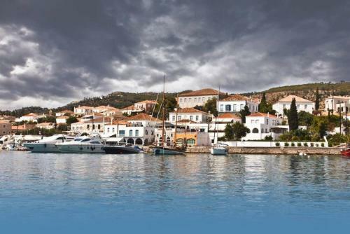 Posada Levante, Colours And Aromas Of Spetses