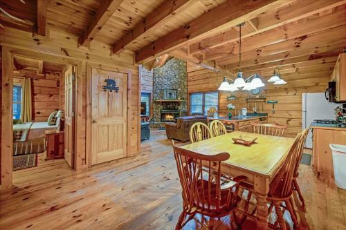 Rising Trout Lodge- Beautiful Cabin On Fightingtown Creek, Firepit, Pet Friendly