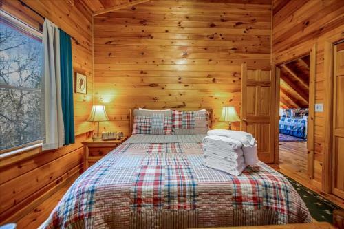 Rising Trout Lodge- Beautiful Cabin On Fightingtown Creek, Firepit, Pet Friendly