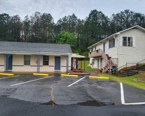 White Columns Motel