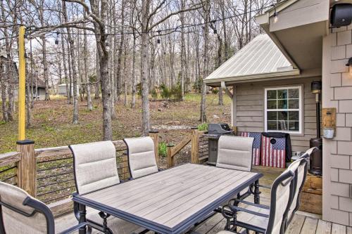 Young Harris Home With Deck And Mountain Views!