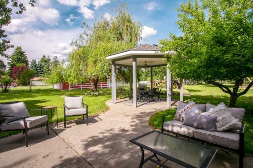 Tranquility Base - Family Fun Modern Farm House