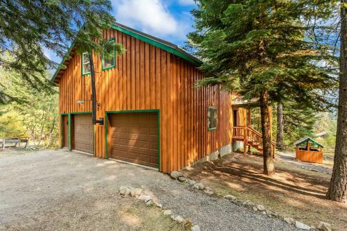 Rustic Garden Valley Cabin With Foosball Table!