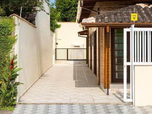 Casa Ampla E Arejada, Com Piscina E Churrasqueira