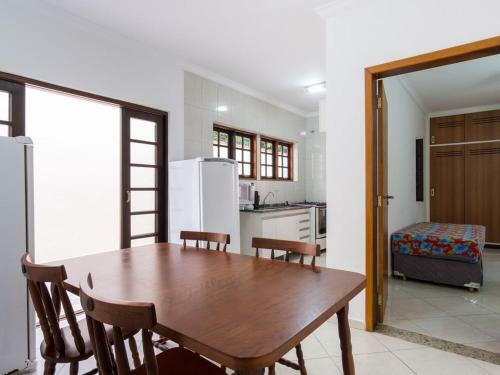 Casa Ampla E Arejada, Com Piscina E Churrasqueira