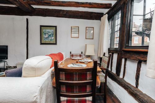 Tudor Cottage ? An Enchanting Unique Stay