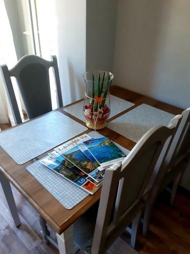Dec� & Retr� Apartment