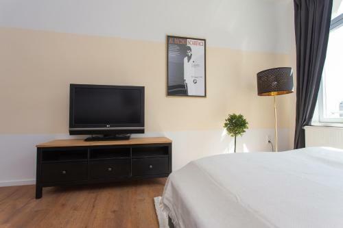 Full House Apartment Hotel
