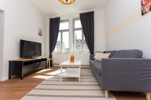 Full House Apartment Hotel