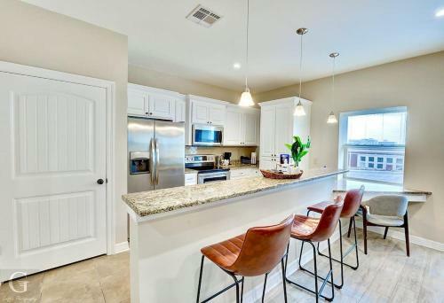 Luxury Downtown Apartment-2/2.5
