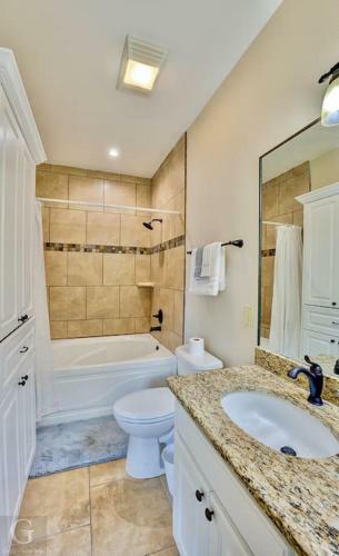 Luxury Downtown Apartment-2/2.5