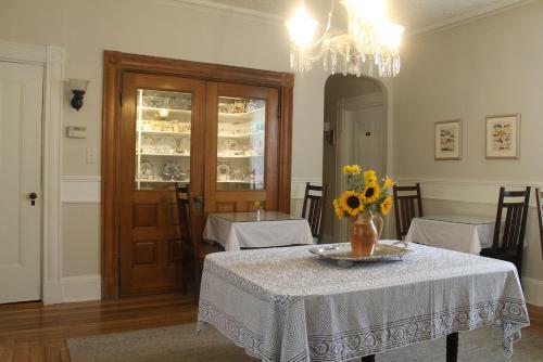 Bed & Breakfast The Alden House Inn