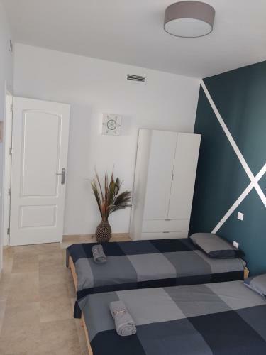 Lovely 2 Bedroom Apartment With Communal Pool