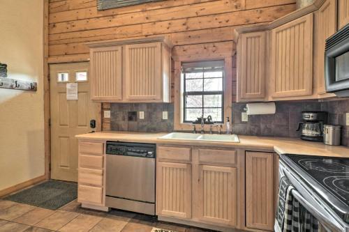 Log Cabin With Fireplace, Walk To Branson Strip