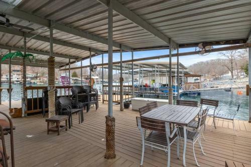 Sunny Southview Waterfront Lake House!