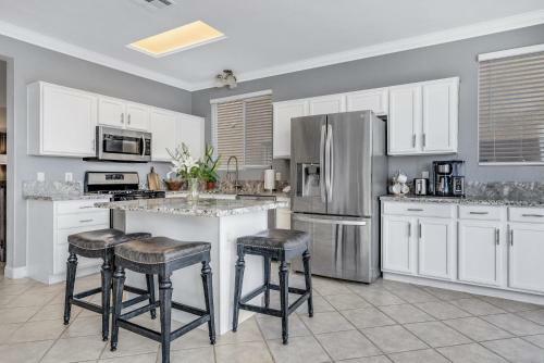 Beautiful Summerlin Home With Private Pool! Home