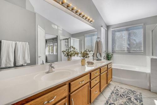 Beautiful Summerlin Home With Private Pool! Home