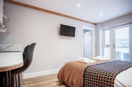 Grove - 1 Bedroom Apartment - Stepaside