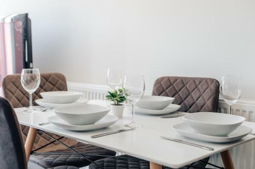 Apartamento Modern 3bd House W/2wcs +15mins Train 2 Bham &wolv