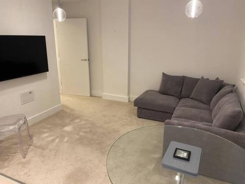 Unrivalled Location Five Star Worcester Apartment