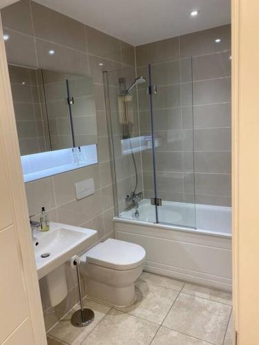 Unrivalled Location Five Star Worcester Apartment