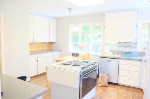 4 Bedrooms One Level House, Ev Outlet