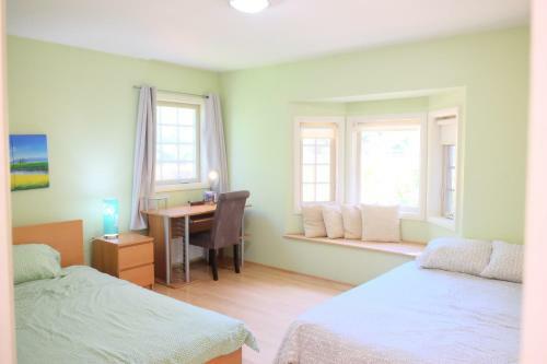 4 Bedrooms One Level House, Ev Outlet