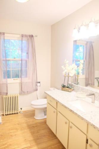 4 Bedrooms One Level House, Ev Outlet