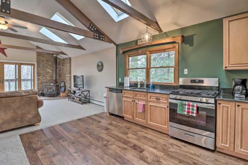 Lake Harmony Abode With Deck And Grill - Walk To Lake!