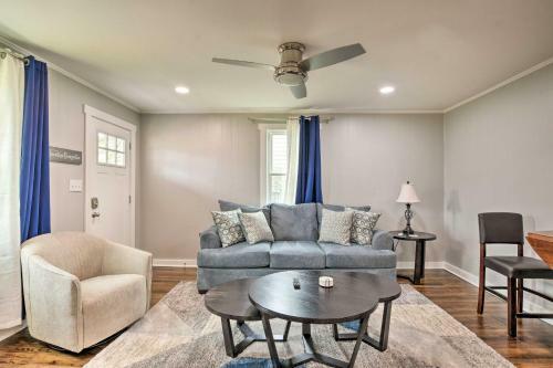 Cozy House With Private Yard, Close To Downtown