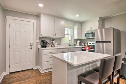 Cozy House With Private Yard, Close To Downtown