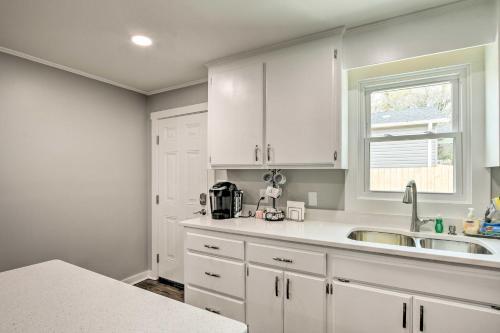 Cozy House With Private Yard, Close To Downtown